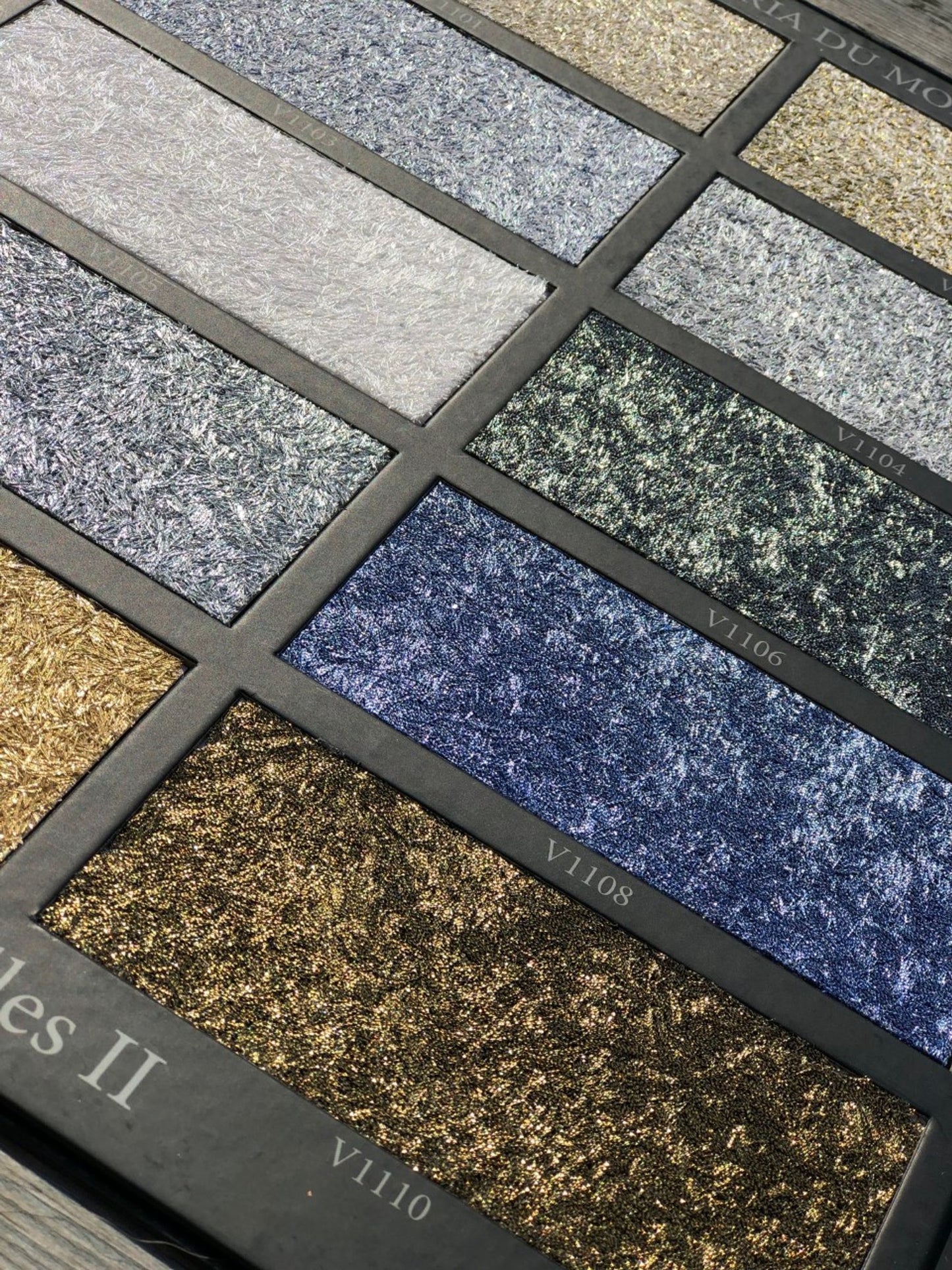 Nestemäinen tapetti Versailles V1108